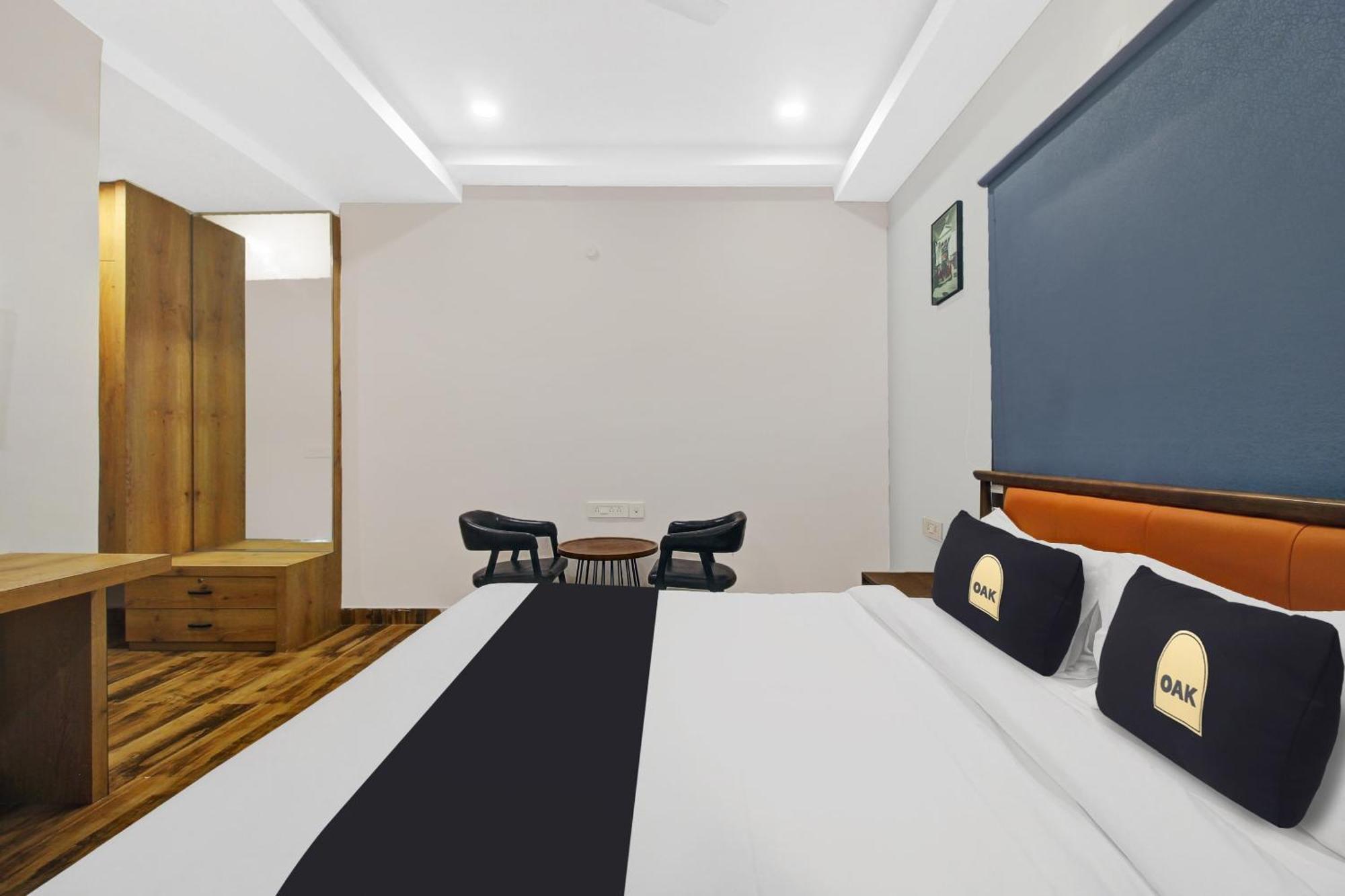 Super Townhouse Oak Hitec City Near Image Hospital Haidarábád Kültér fotó