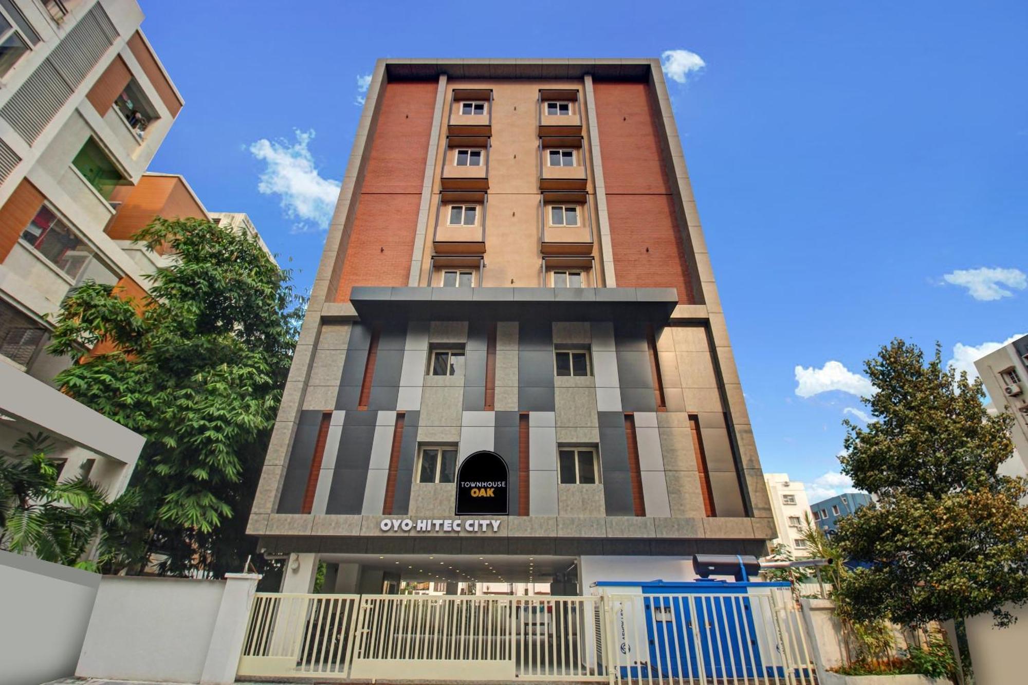 Super Townhouse Oak Hitec City Near Image Hospital Haidarábád Kültér fotó