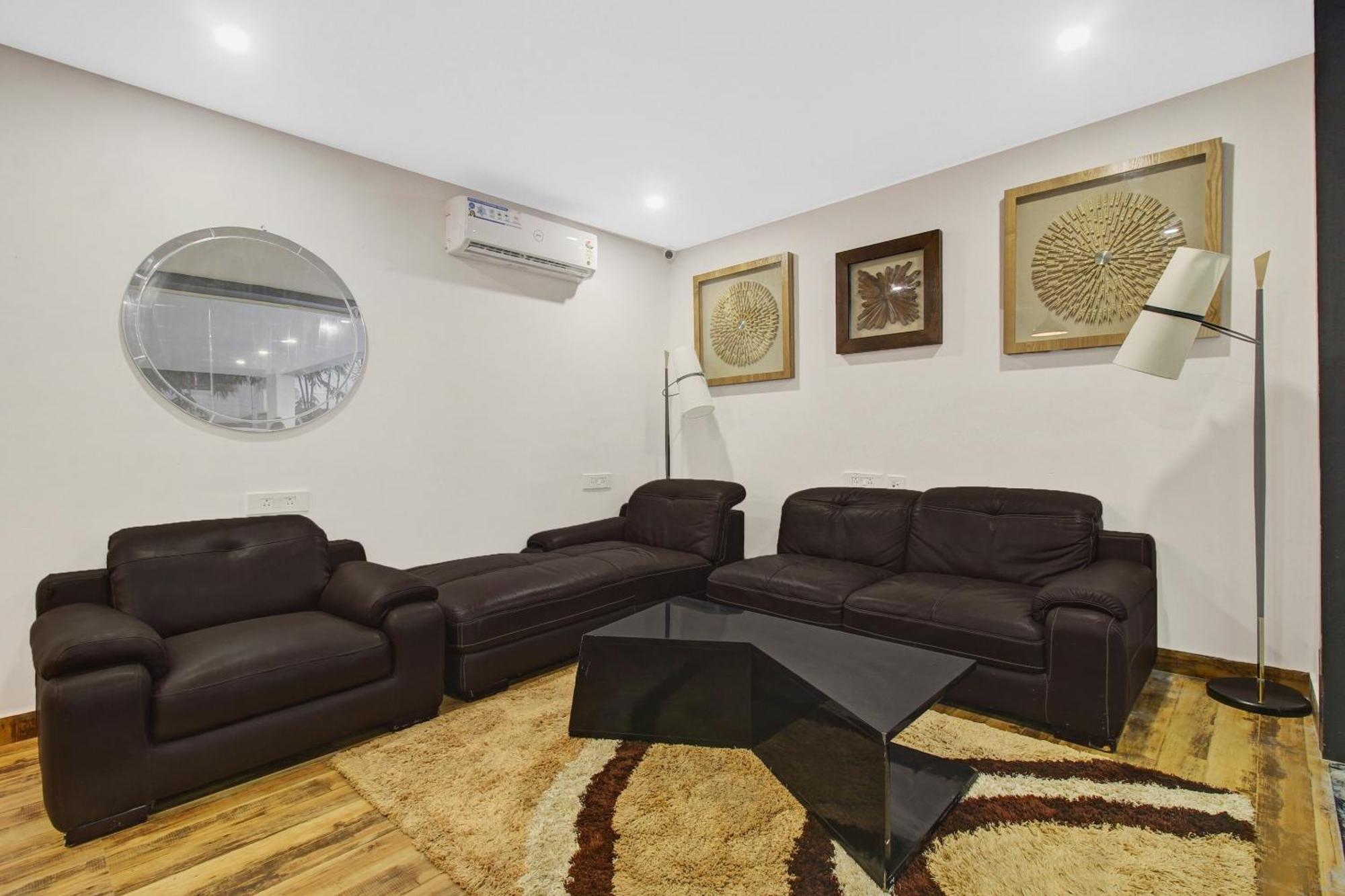 Super Townhouse Oak Hitec City Near Image Hospital Haidarábád Kültér fotó