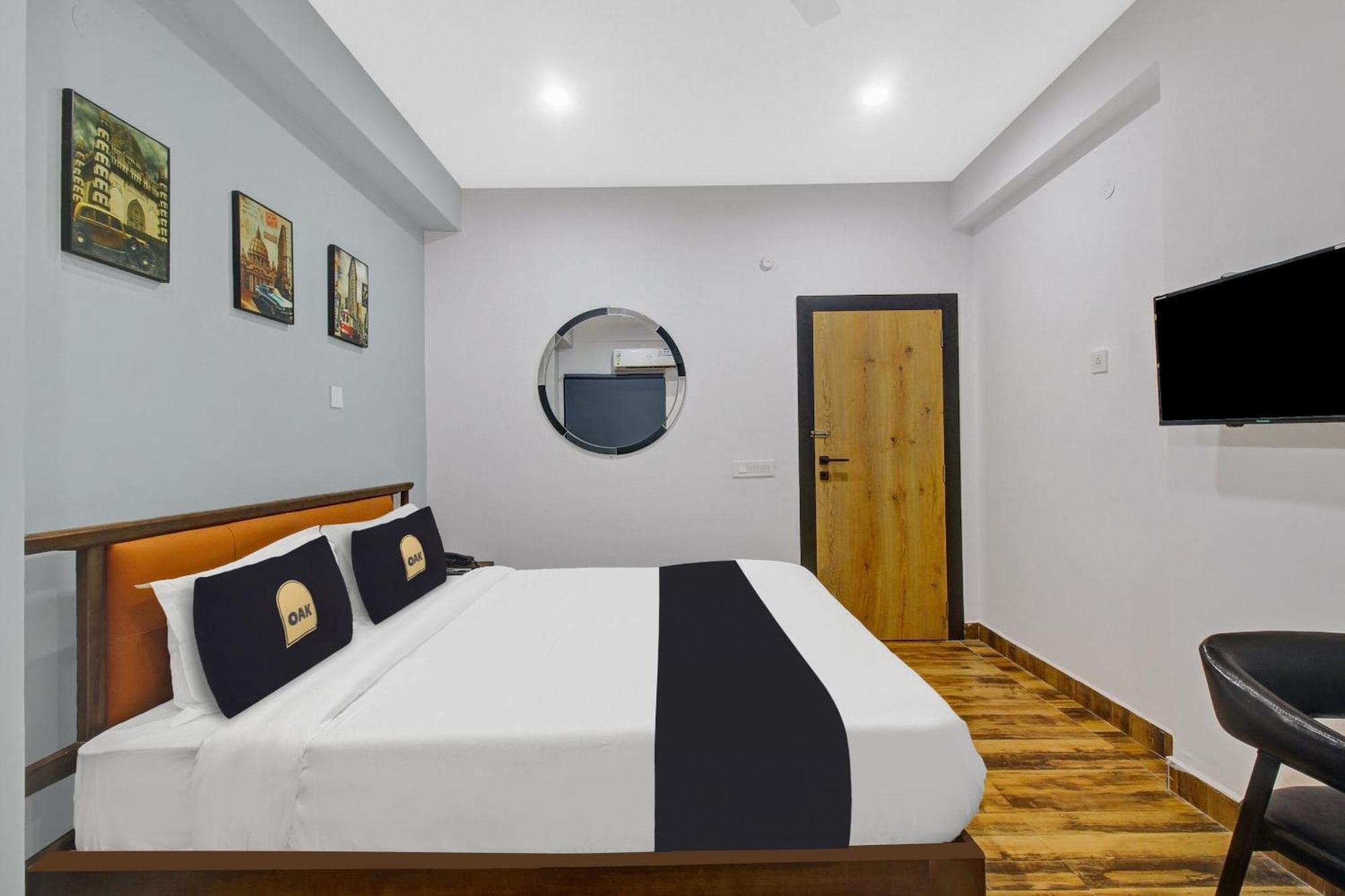 Super Townhouse Oak Hitec City Near Image Hospital Haidarábád Kültér fotó